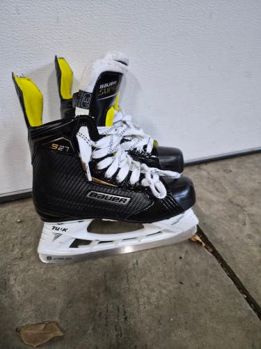 Bauer Supreme S27 Hockey Skates Regular Width Size 3 (Used)