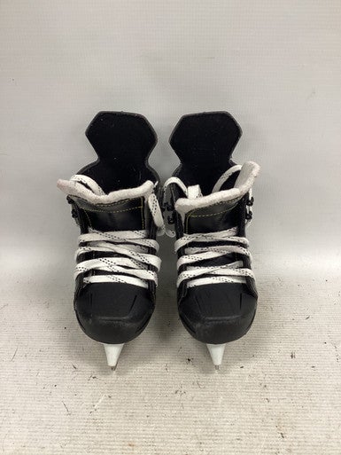 Used CCM TACKS Youth Hockey Skate Youth 08.0 11851-S000039257