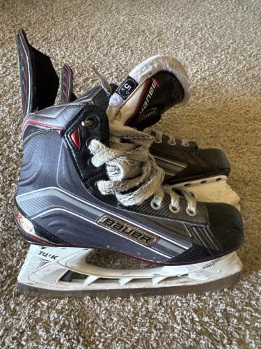 Size 5.5D Bauer Vapor X700 Hockey Skates Regular Width