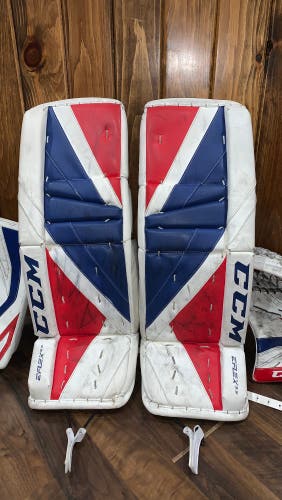 Matching Set - CCM Goalie Pads & Gloves - Jr.