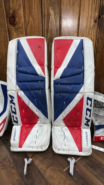 Matching Set - CCM Goalie Pads & Gloves - Jr.