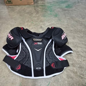 Medium Junior Bauer Vapor X800 Lite Shoulder Pads (Used)