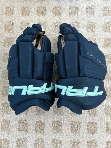True Catalyst Pro Gloves 13" (Used) - Seattle Kraken