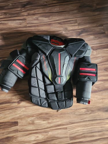 XL Bauer Vapor Hyperlite 2 Goalie Chest Protector
