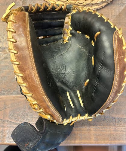 2023 Rawlings Heart of the Hide RH Catcher's Baseball Glove 33" (Used)