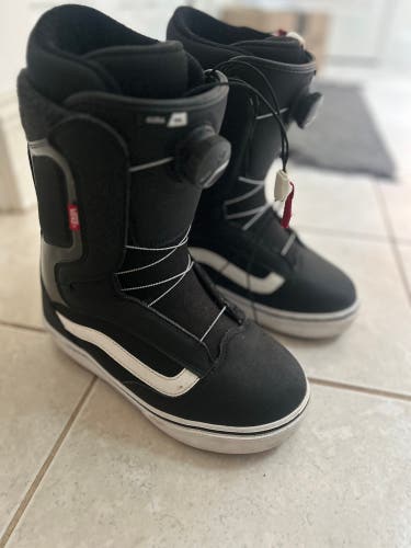 Size M 8.0 (W 9.0) Vans Aura OG Snowboard Boots (Used)