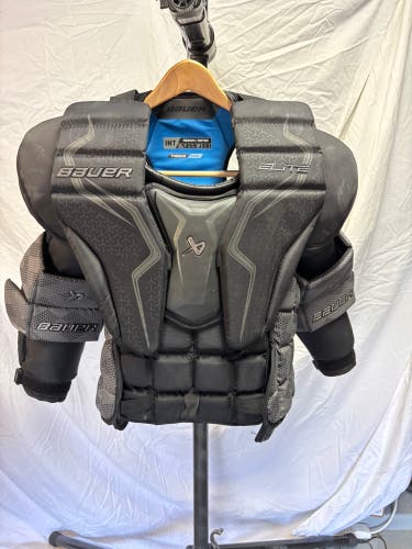 Medium 2023 Bauer Elite Goalie Chest Protector (Used)