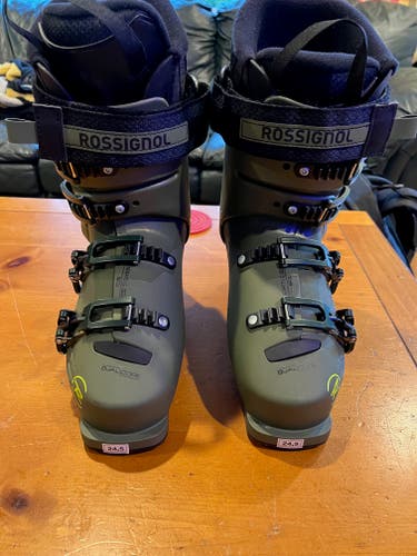 Mondo 24 & 24.5 Kid's Rossignol All Mountain AllTrack JR80 Ski Boots Soft Flex (Used)