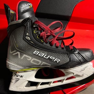 2022 Bauer Vapor Hyperlite Hockey Skates 7 (Used)