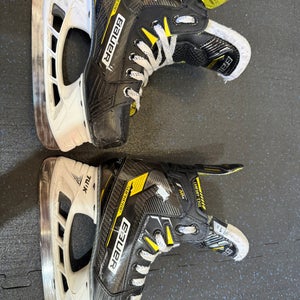 Bauer Supreme M4 Hockey Skates Regular Width Size 1.5 (Used)
