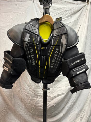 Medium 2022 Bauer S29 Goalie Chest Protector (Used)