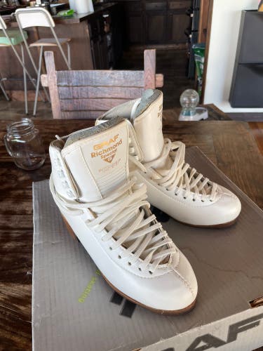 Graf Richmond Special Figure Skates 4.5 (New)