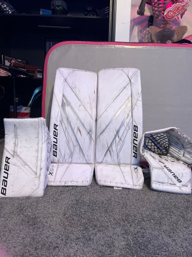 33" 2023 Bauer Vapor X5 Pro Pads, m5 glove and blocker.