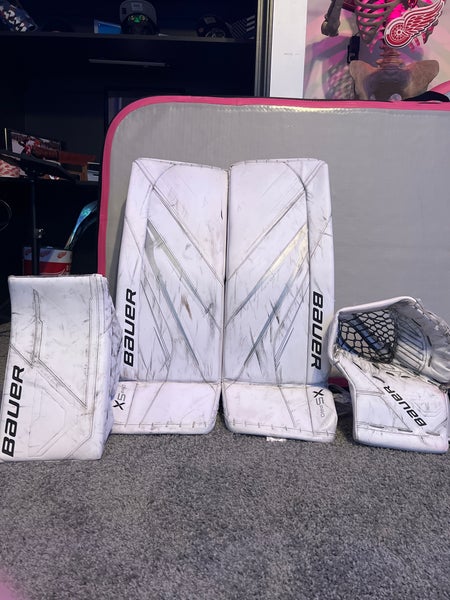 33" 2023 Bauer Vapor X5 Pro Pads, m5 glove and blocker.