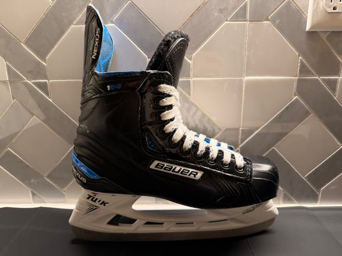 Bauer Hockey Skates Extra Wide Width 8 (Used)