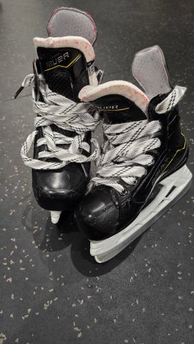 2024 Bauer Supreme Matrix Hockey Skates Regular Width Youth 13.5 (Used)