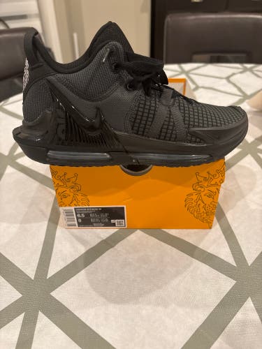 Men's 6.5Y (Big Kids / Youth) Nike Shoes (New)