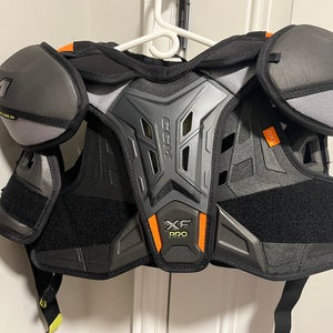 Medium Senior CCM XF Pro Shoulder Pads (Used)