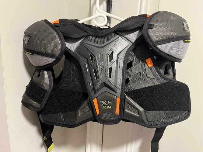 Medium Senior CCM XF Pro Shoulder Pads (Used)