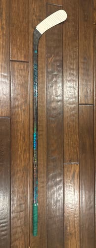 Junior Bauer Twitch Right Handed Hockey Stick P92 50 Flex (Used 1 stick and puck)