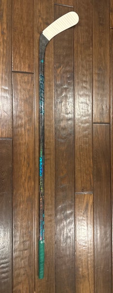 Junior Bauer Twitch Right Handed Hockey Stick P92 50 Flex (Used 1 stick and puck)