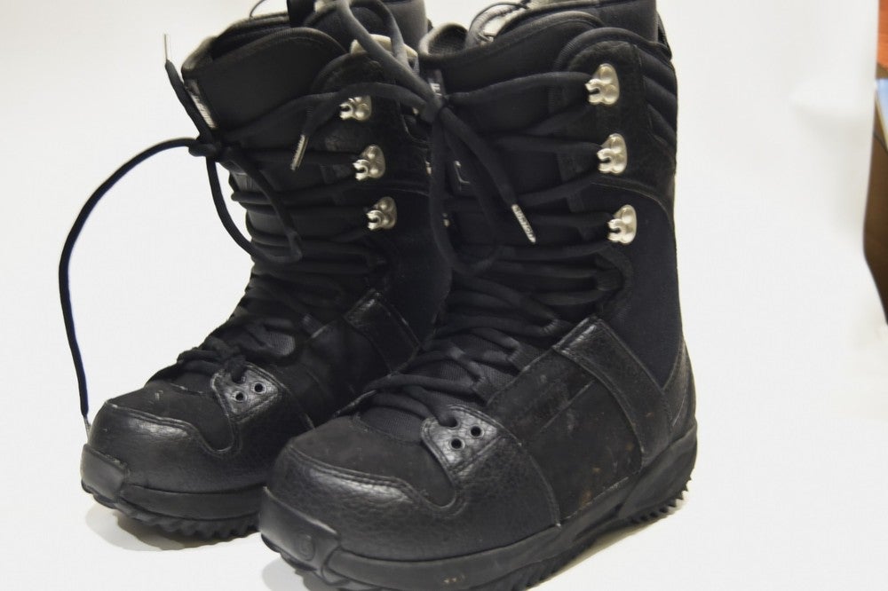 burton freestyle womens snowboard boots Grey/Yellow/Orange Jr. Size Specific 5 Used Dial in your fit and get after it BURTON FREESTYLE SNOWBOARD BOOTS MEN