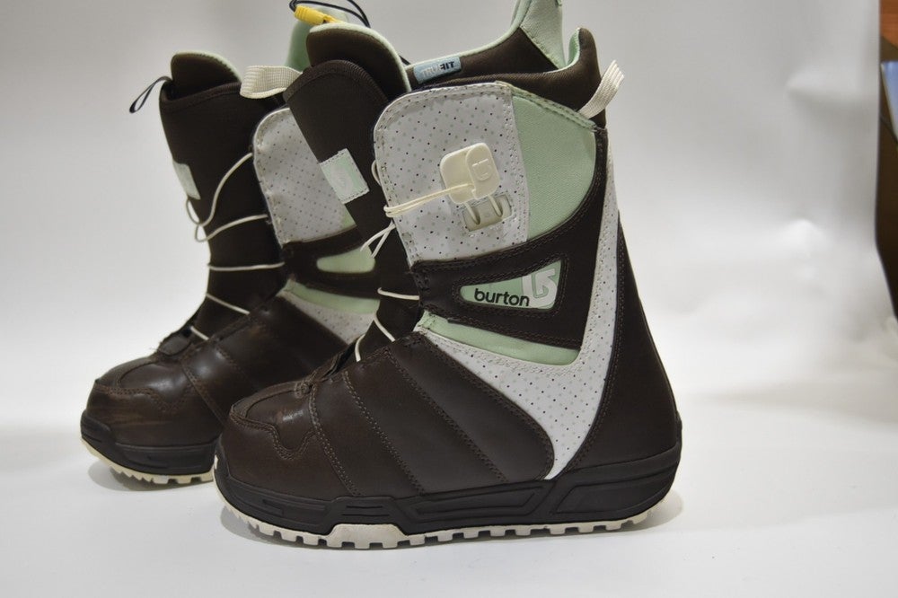 burton emerald snowboard boots 2007 Men's Photon BOA Petrol Green 13 Profile EST Optimized Midsole with B3 Gel FLEX AND RESPONSE Power Spine Backstay and NEW Power Up Medium Flex 3D Molded Tongue Women's Snowboard Boots: What We