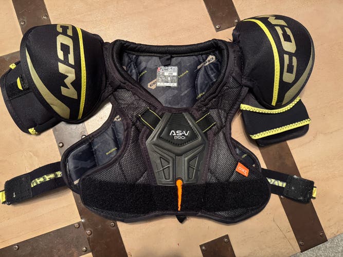 Large Youth CCM Tacks ASV Shoulder Pads (Used)