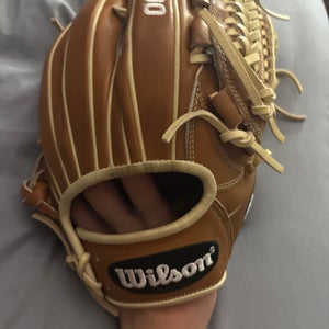 2022 Wilson Pitcher's A2000 D33 Baseball Glove 11.75" (Used)