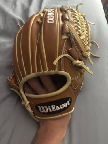 2022 Wilson Pitcher's A2000 D33 Baseball Glove 11.75" (Used)
