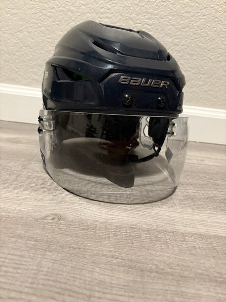 Medium/Large Bauer Hyperlite Helmet (Used)