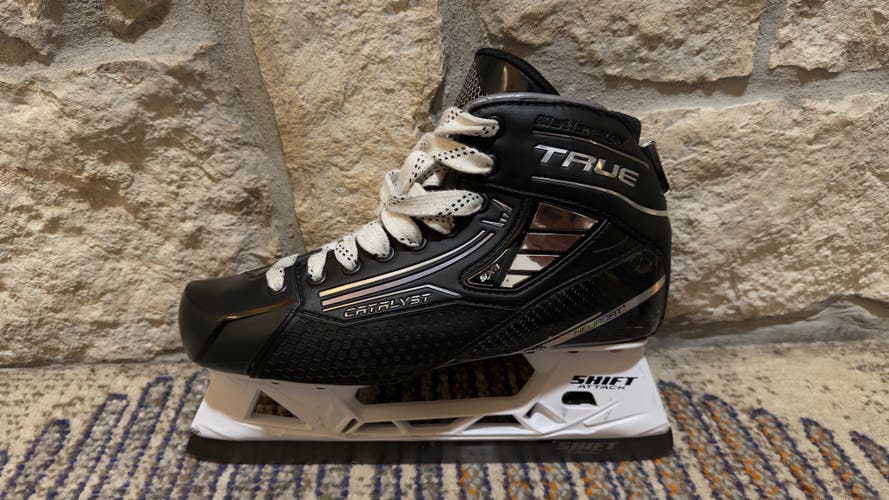 True Catalyst 9X4 Hockey Goalie Skates Regular Width 8 (Used)