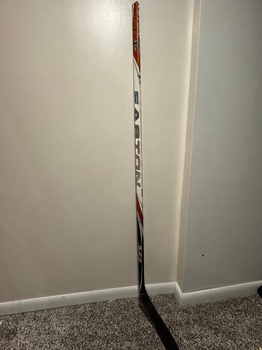 Senior Easton Left Hand Hockey Stick Mid Pattern (Used)