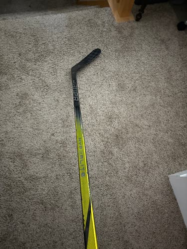 Intermediate Bauer Vapor Hyperlite 2 Right Handed Hockey Stick P90TM Pro Stock (New)