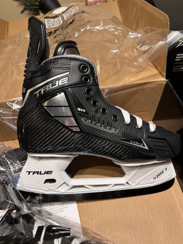 2024 True Catalyst 9X4 Hockey Skates Wide Width 7 (New)