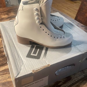Graf Edmonton Special Figure Skates Junior 3 (New)