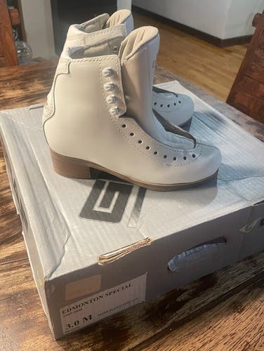 Graf Edmonton Special Figure Skates Junior 3 (New)