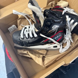 Used Bauer Supreme 3s Hockey Goalie Skates Regular Width Junior Size 1.5