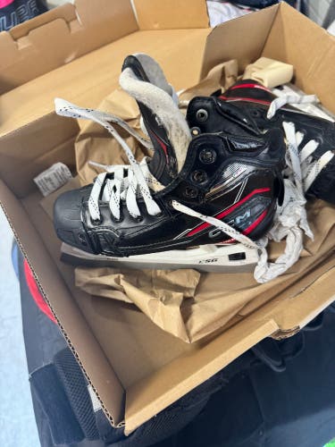 Used Bauer Supreme 3s Hockey Goalie Skates Regular Width Junior Size 1.5