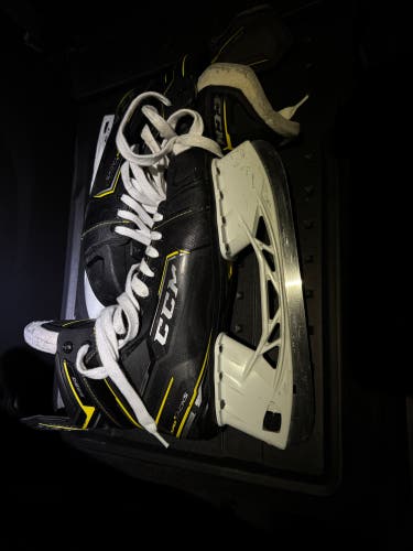 CCM Super Tacks 9380 Hockey Skates 9.5 (Used)