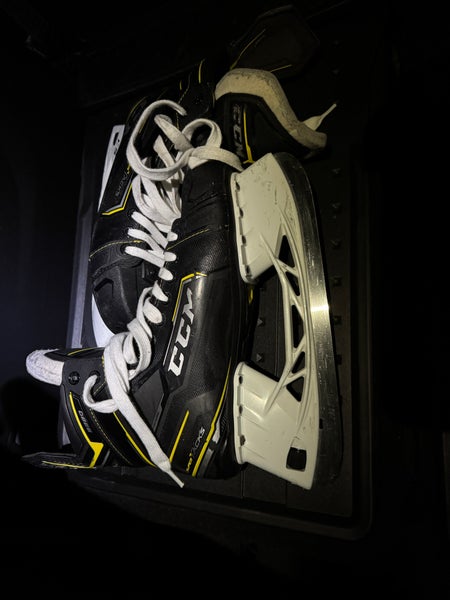 CCM Super Tacks 9380 Hockey Skates 9.5 (Used)