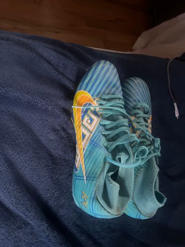 Kids 6.5Y (Big Kids / Youth) Nike Cleats (Used)