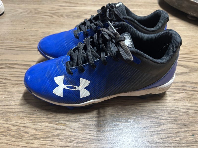 Blue Kid's 4.5Y (Big Kids / Youth) Youth Under Armour Low Top Molded Cleats (Used)