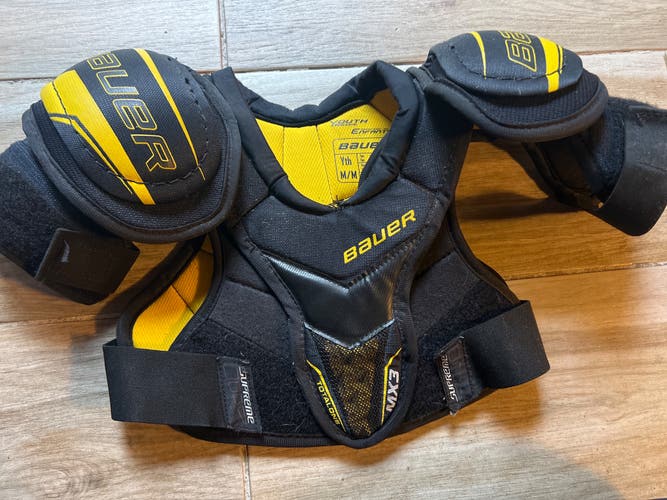 Medium Youth Bauer Supreme TotalOne MX3 Shoulder Pads (Used)