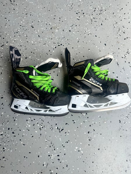 CCM Tacks Hockey Skates Regular Width Size 4 (Used)