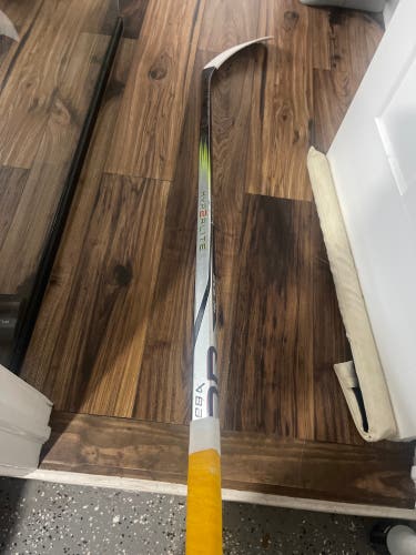 Intermediate Bauer Left Hand Hockey Stick P29 Pro Stock (Used)