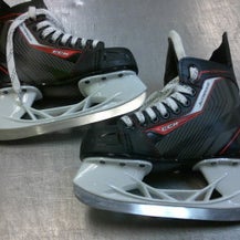 Used CCM JETSPEED 250 Junior Hockey Skate Junior 02 11339-S000195727