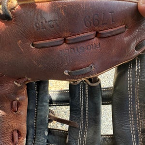 2020 Wilson A2000 RH Outfield Baseball Glove 12.75" (Used)