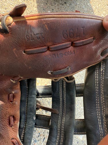 2020 Wilson A2000 RH Outfield Baseball Glove 12.75" (Used)