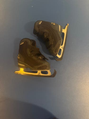 Jackson Softec Beginner Hockey Skates 10 (Used)